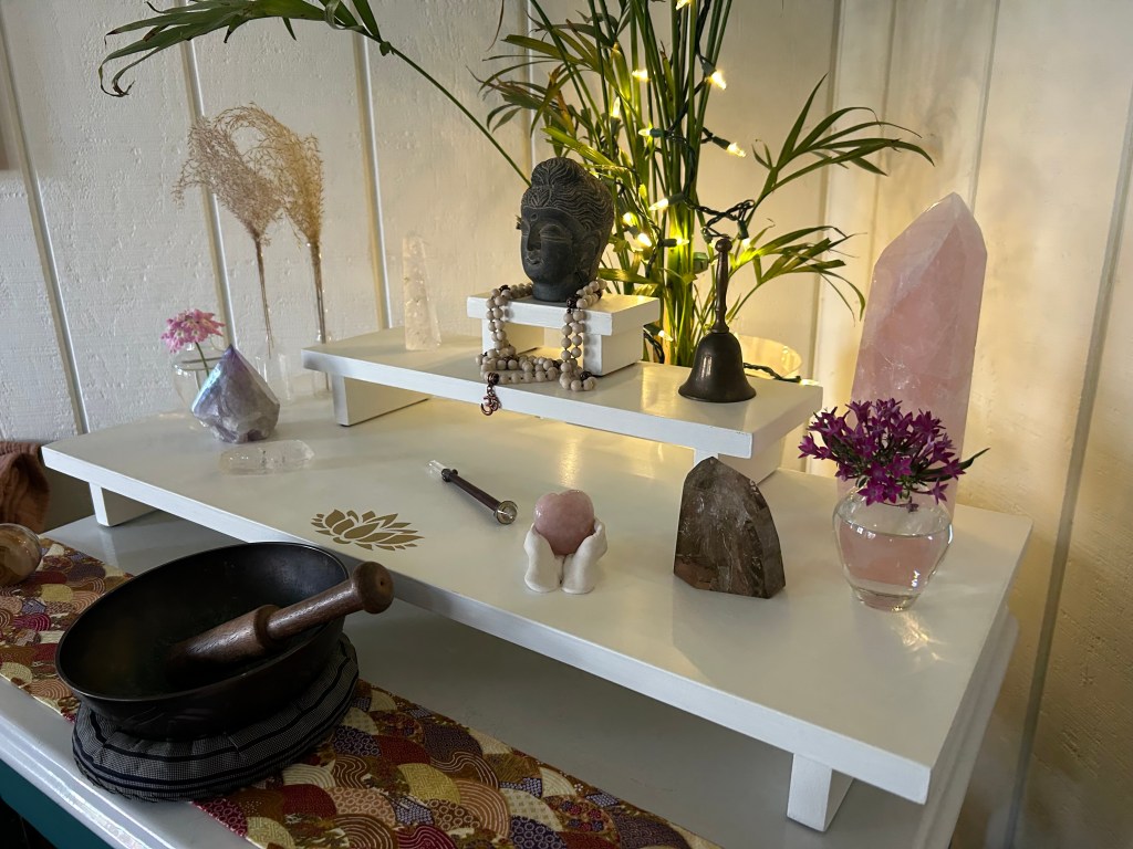 💎 Choosing Crystals for Your Altar: Energy, Placement &&nbsp;Intention
